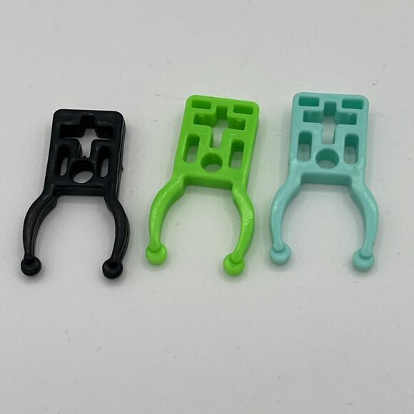 Monster High Doll Stands T Clips lot 27 pieces 2008-2019 - Picture 9 of 9